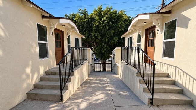 Building Photo - 4380 Huntington Dr S