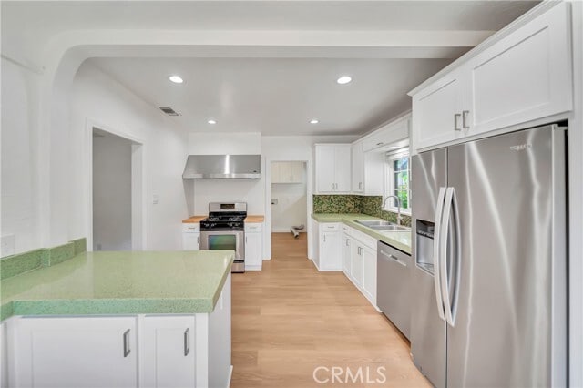 Building Photo - 546 S Beachwood Dr