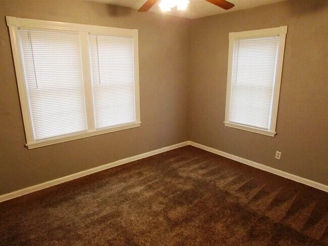 Building Photo - 2 bed 1 bath Home for rent