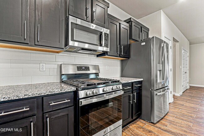 Building Photo - 13689 Flora Vista Ave