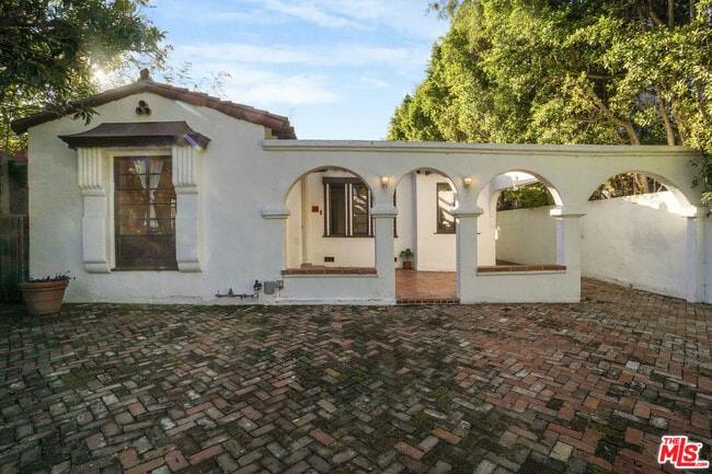 Building Photo - 449 N Sweetzer Ave