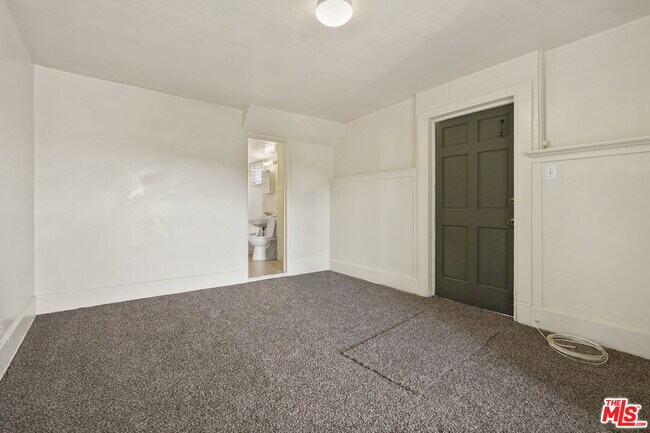 Building Photo - 351 Temple Ave