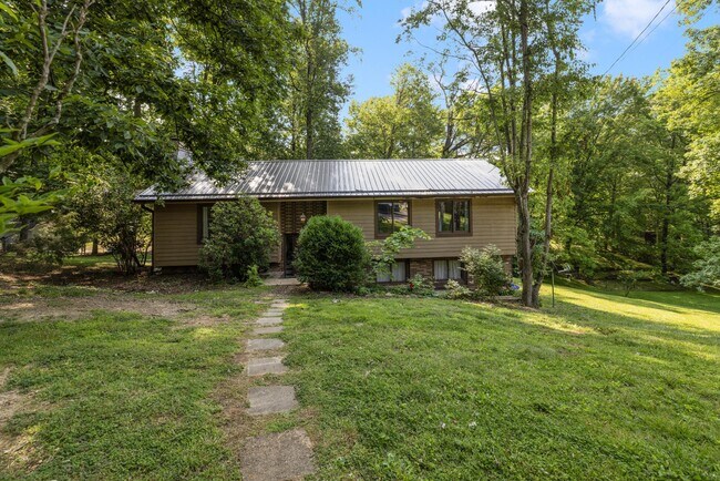 Building Photo - 517 Bramblewood Dr