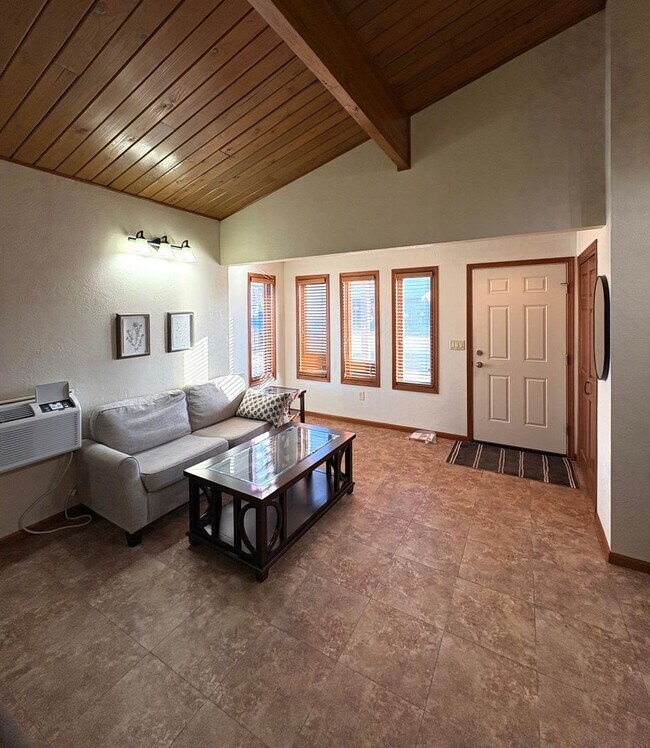 Building Photo - 1810 4th Ave NW