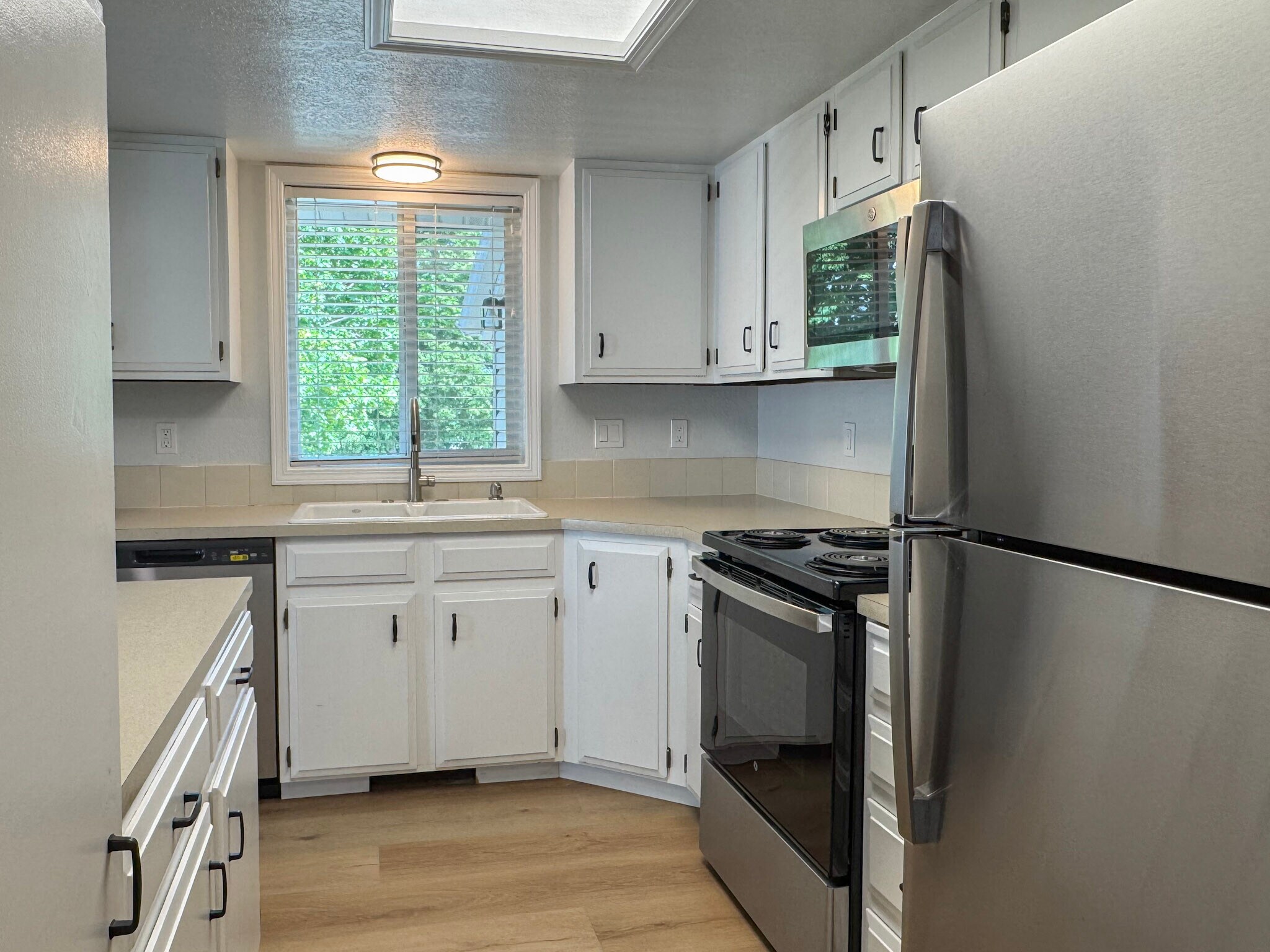 Building Photo - 853 N Gossett Pl