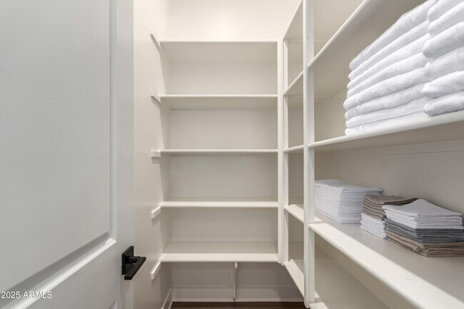 Building Photo - 22433 E Cattle Dr