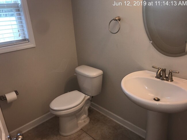 Building Photo - 124 Sorrel Ct
