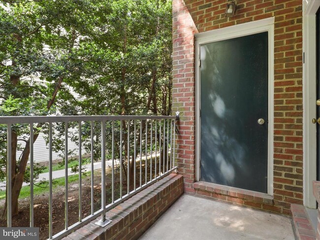 Building Photo - 2665 Manhattan Pl