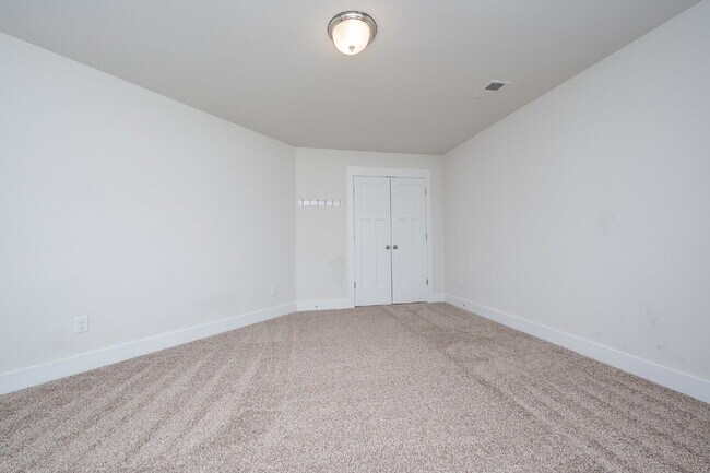 Building Photo - Modern 3BR/2.5BA Townhome with Main-Level Suite and Loft, located in prime Taylors Location! $220...