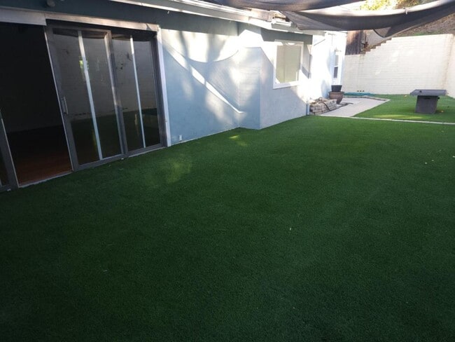 Building Photo - 9345 Golondrina Dr