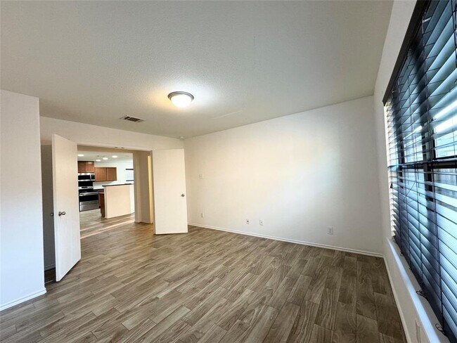 Building Photo - 1152 Hyde Park Dr