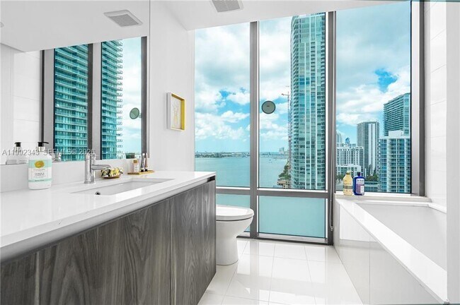 Building Photo - 3131 NE 7th Ave