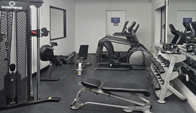 Building Photo - 211 Baldwin Ave