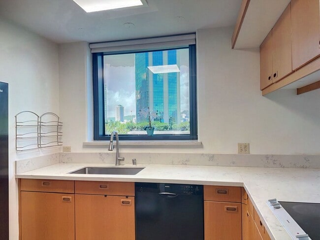 Building Photo - Stunning Kakaako 2 Bedroom at Nauru Tower