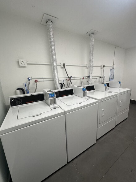 Building Photo - 1401 SE 15th St