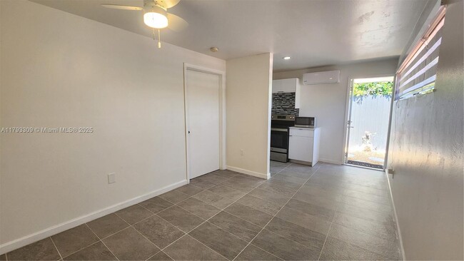 Building Photo - 9740 Colonial Dr