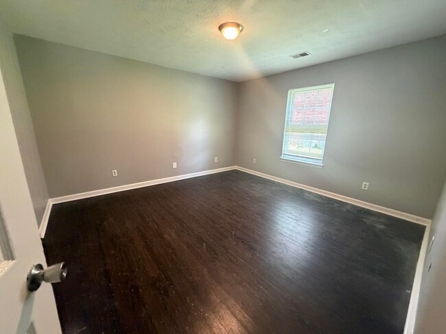 Building Photo - 205 Joey Way