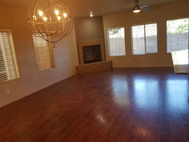 Building Photo - Beautiful, Pet Friendly, Multi-level, 2110 sqft, Luxury Townhouse w/A/C! 3 Bed, 2.5 Bath, + Loft ...