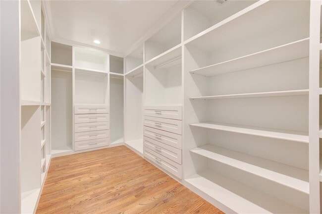 Building Photo - 1418 Studewood St