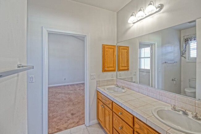Building Photo - VERY SPACIOUS, BRIGHT & AIRY HOME W/ UNIQU...
