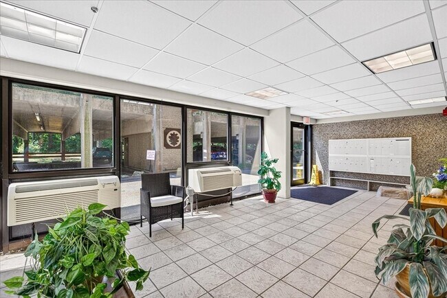 Building Photo - 55 Tall Oaks Dr