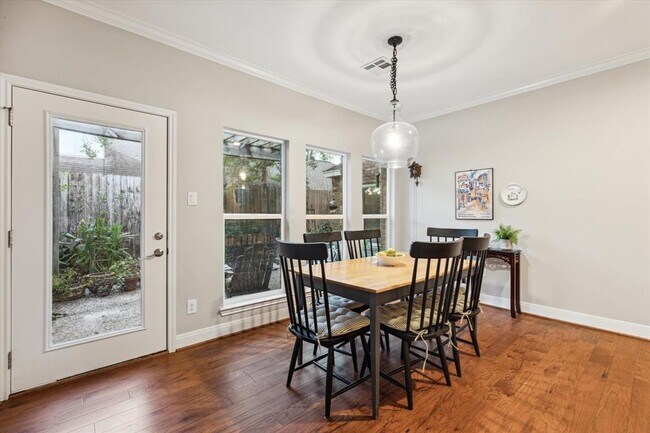Building Photo - 1122 Daria Dr