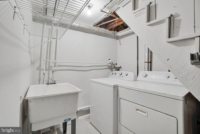 Building Photo - 3321 Elm Ave