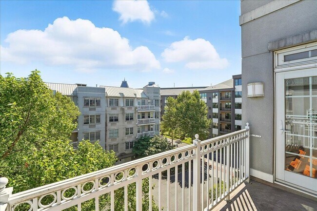 Building Photo - 15 FREEDOM Way