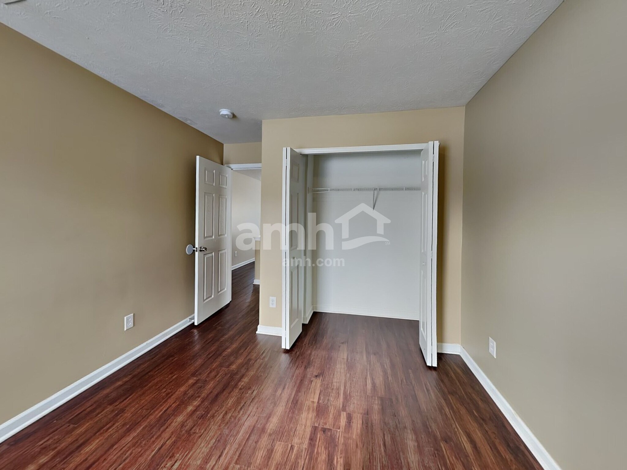 Building Photo - 5659 W Woodview Trl