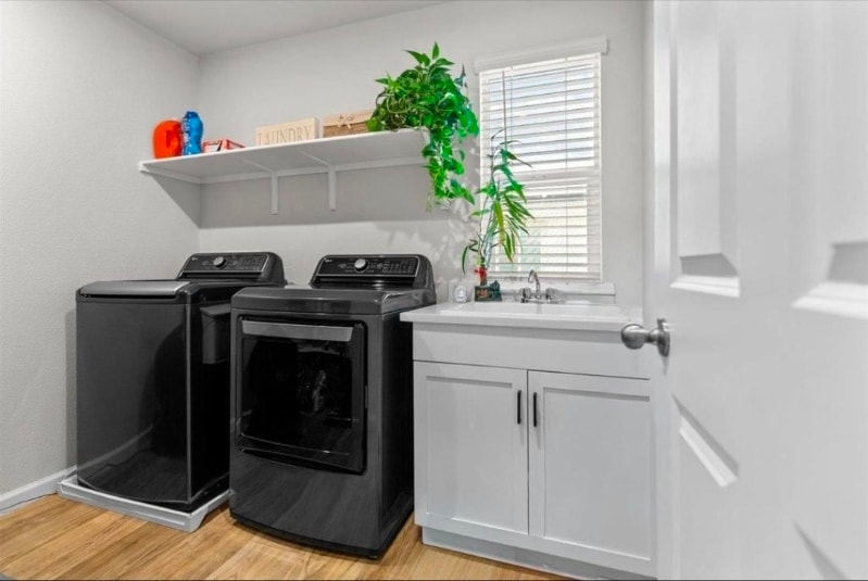 Building Photo - 2851 Ski Bch St