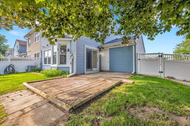 Building Photo - 1426 Walnut Cir