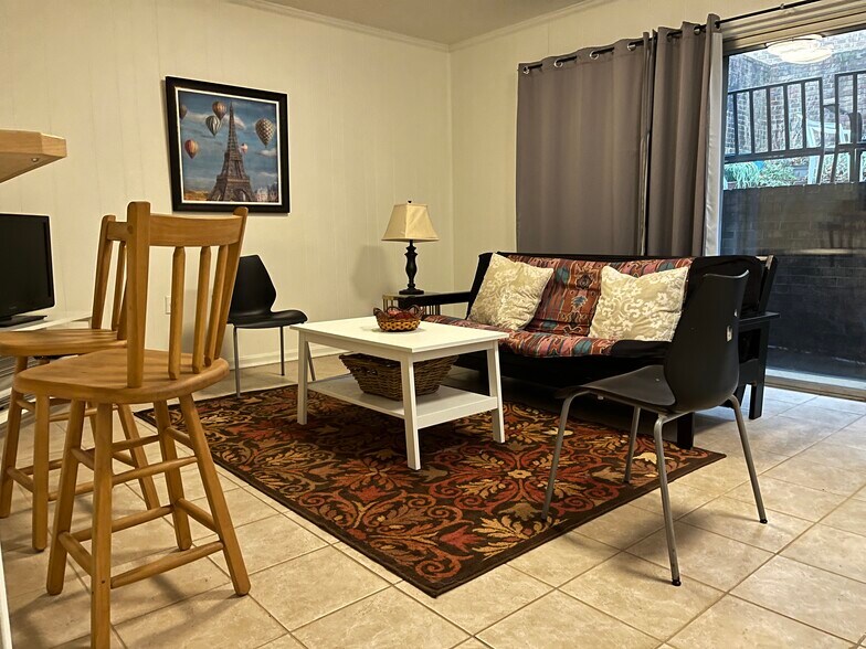 Building Photo - 603 G St SW