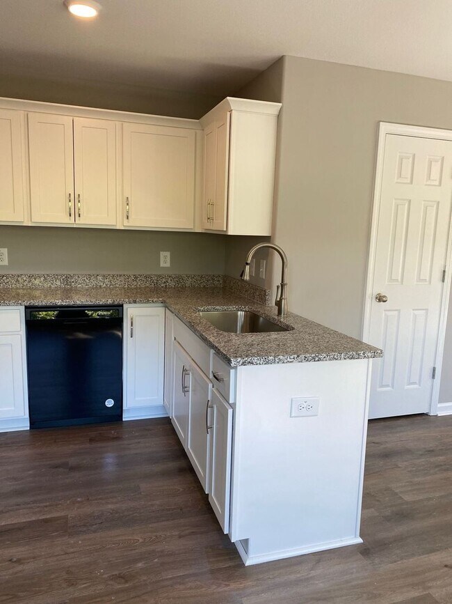 Building Photo - Brand New 2 Story Duplex!!  Close to Downt...