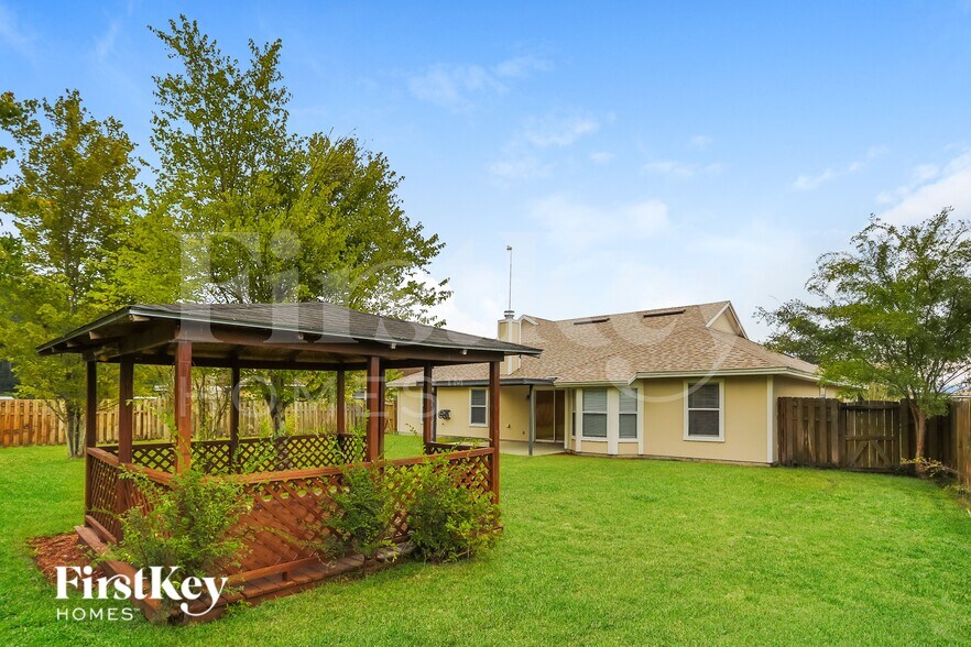 Building Photo - 2447 Royal Pointe Dr