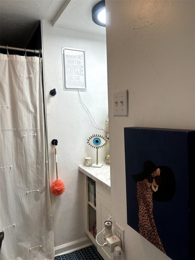 Building Photo - 2425 SE 10th Ave