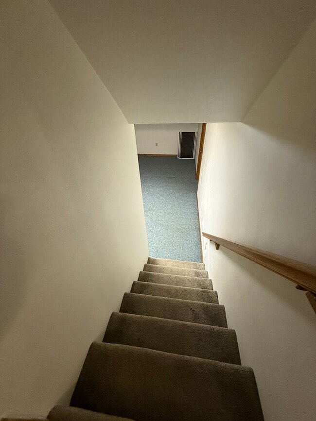 Building Photo - FOR RENT! Spacious 3-Bedroom Home with Garage & Large Yard – Davenport, IA