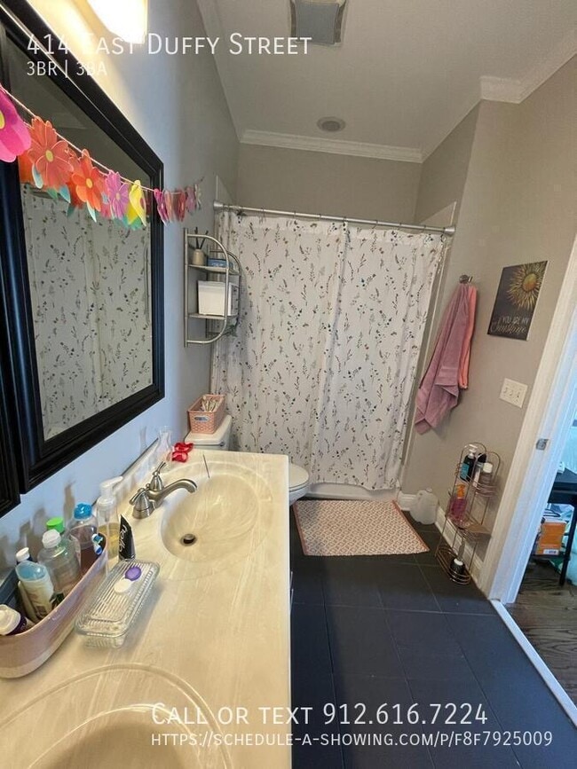 Building Photo - 414 E Duffy St