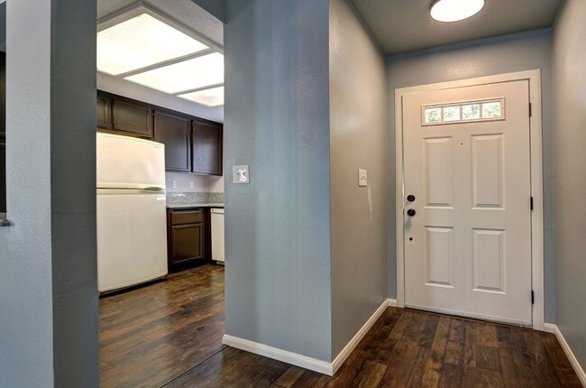 Building Photo - 1521 Desert Ridge Ave
