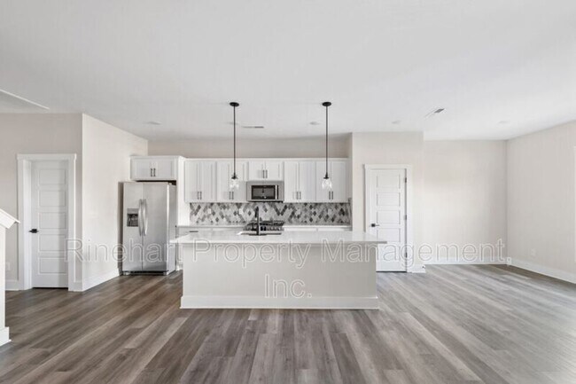 Building Photo - 648 Melville Dr