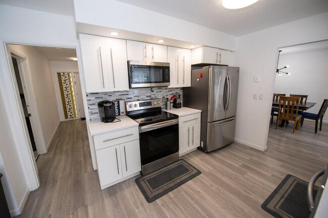 Building Photo - 5320 Taylor St