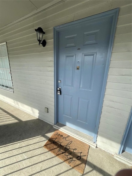 Building Photo - 7218 E Bank Dr