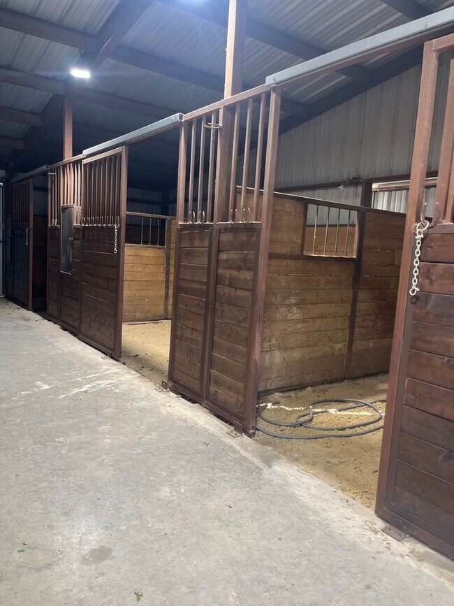 Building Photo - Horse Property - POOL - Country living at ...