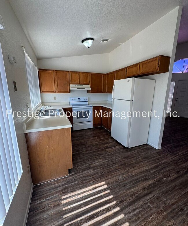 Building Photo - Very Cute South West Side 3/2!! Call Now!