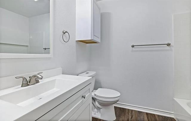 Building Photo - 406 E Elm St