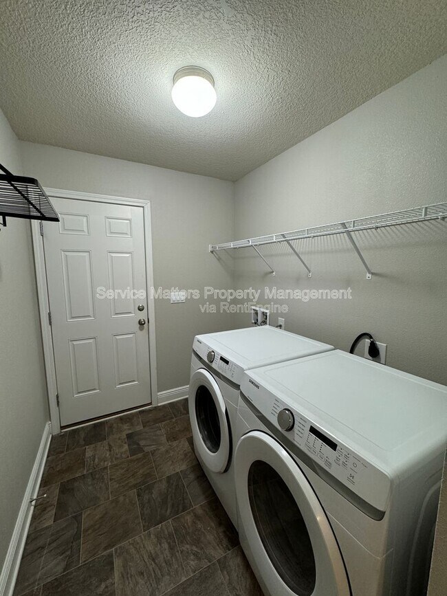 Building Photo - 4622 Belvedere Circle
