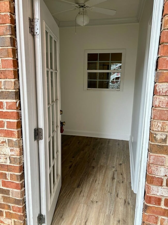 Building Photo - 76 Intown Pl