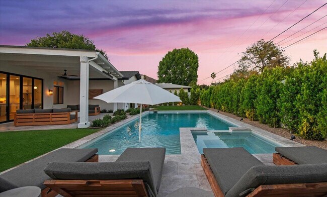 Building Photo - 3631 N 54th Ct