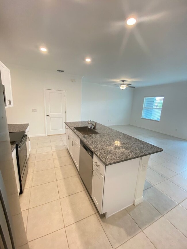 Building Photo - 9695 Ashworth Pl