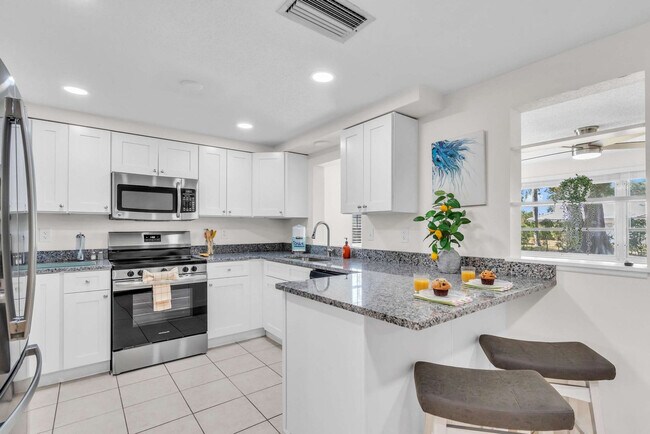 Building Photo - 2216 Huntington Ave