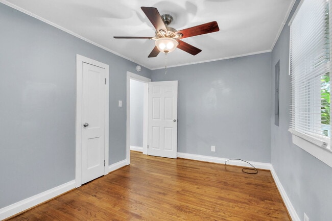 Building Photo - Cute Bungalow Style 2-Bedroom Haven with H...